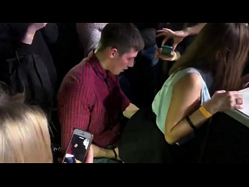 ❤️ ibalopo gidi ni a Russian nightclub. 18-odun-atijọ Russian girl ni anus ati obo buru jai ni a nightclub ❤️ Fidio furo